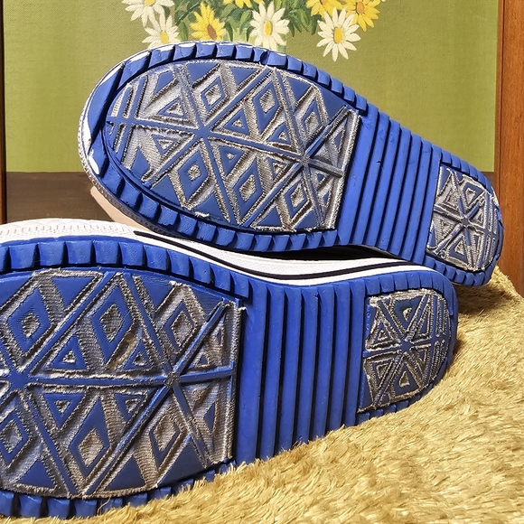 Limited Edition Darth Vader Kids Vans - Picture 4 of 7